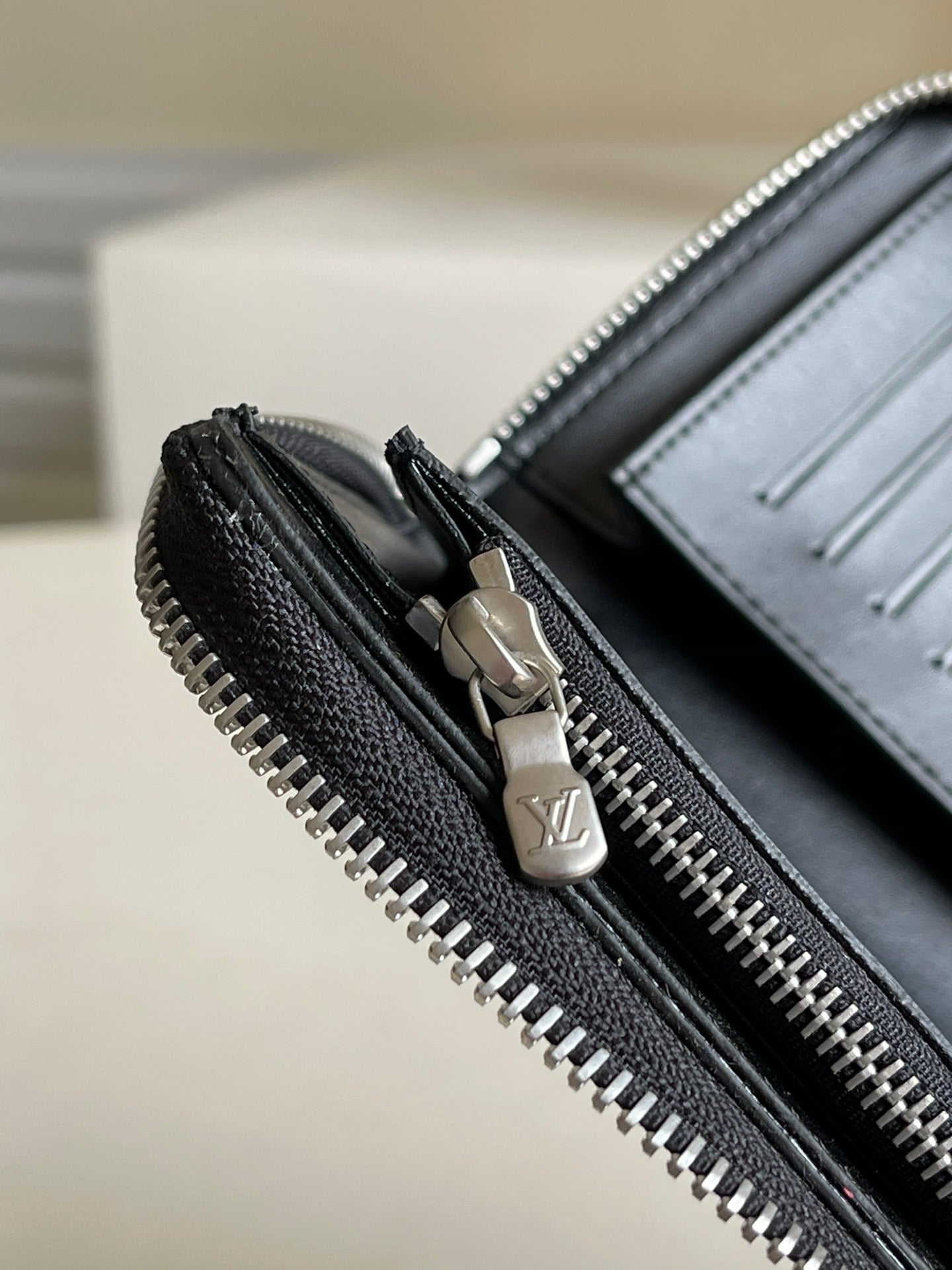 LV M60442 藍格 Zippy Vertical 男款長夾