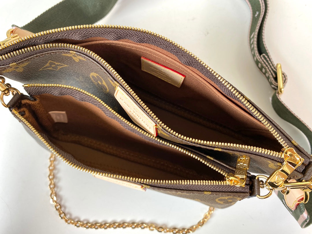 M44813 路L家-Multi Pochette Accessories 三合一包 粉綠色