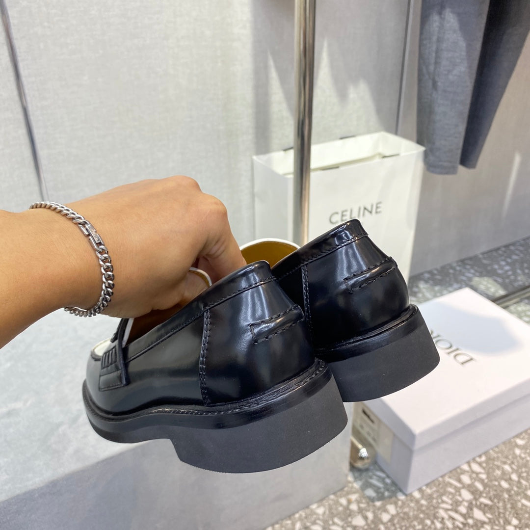 迪D家-2023早春新款 牛皮樂福鞋 白色