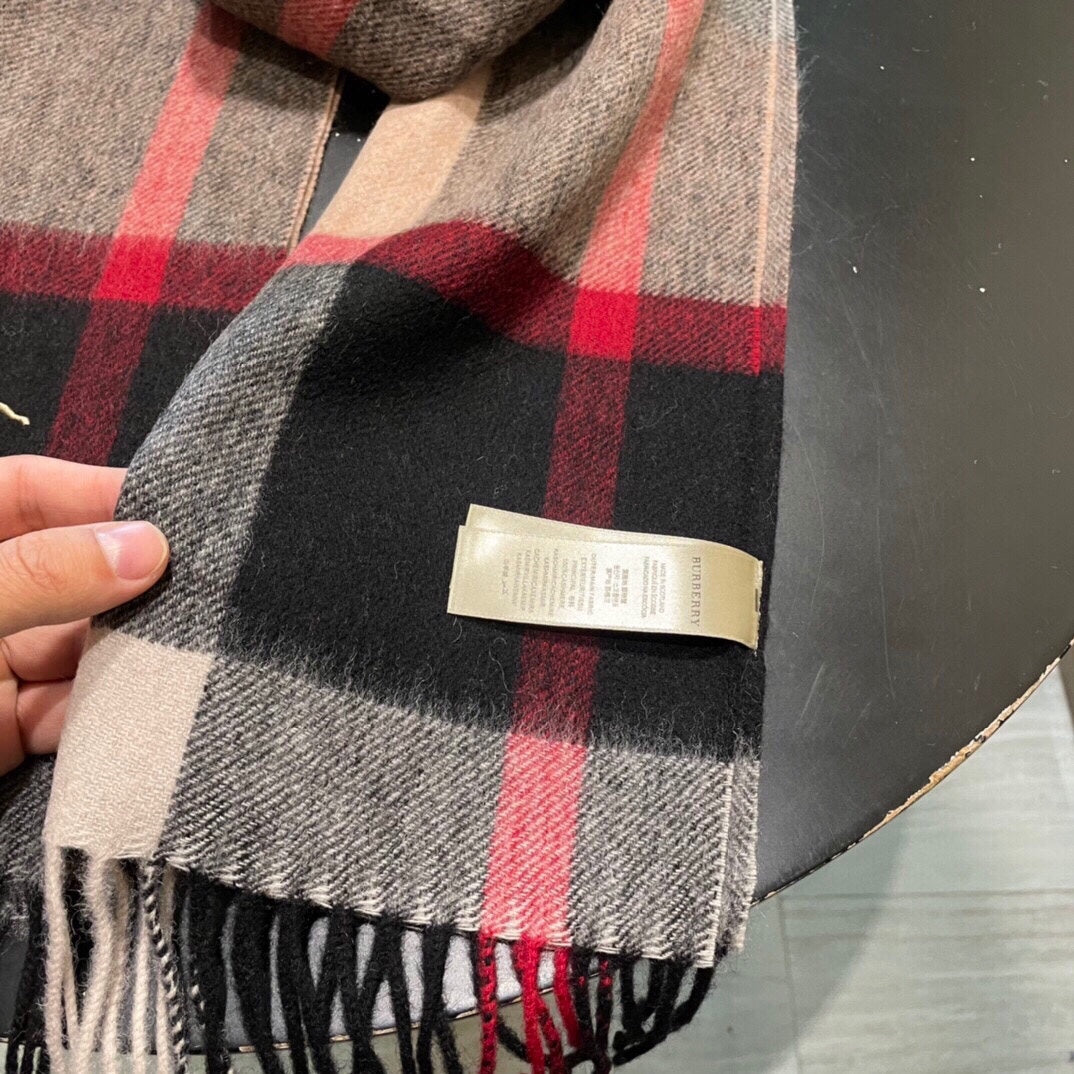 Burberry 羊絨圍巾