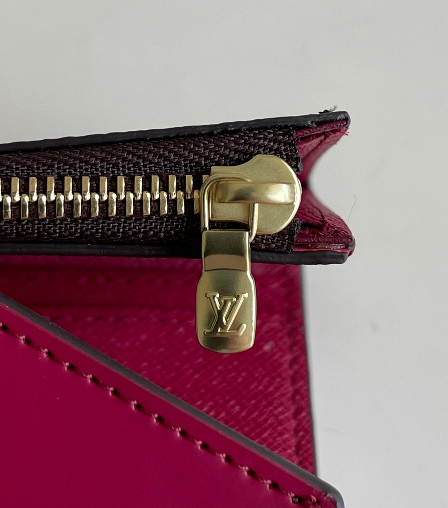 LV M62932 子紅色老花 Pallas 三折短夾