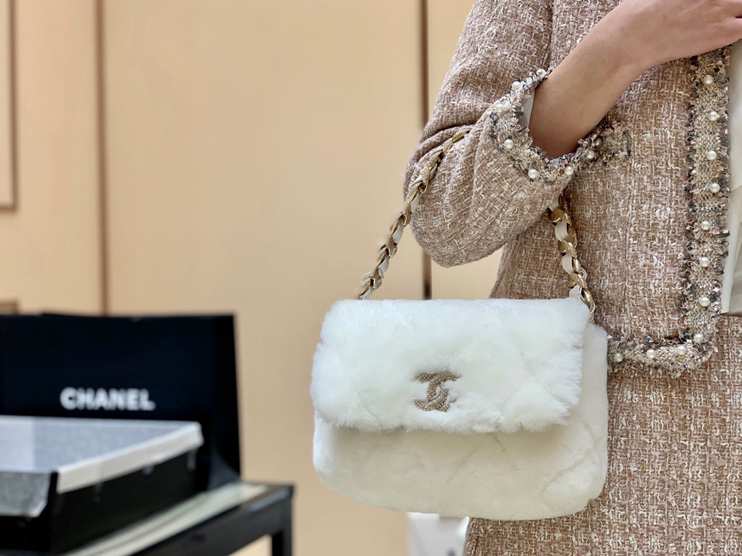 Chanel 剪羊毛鑽鏈包