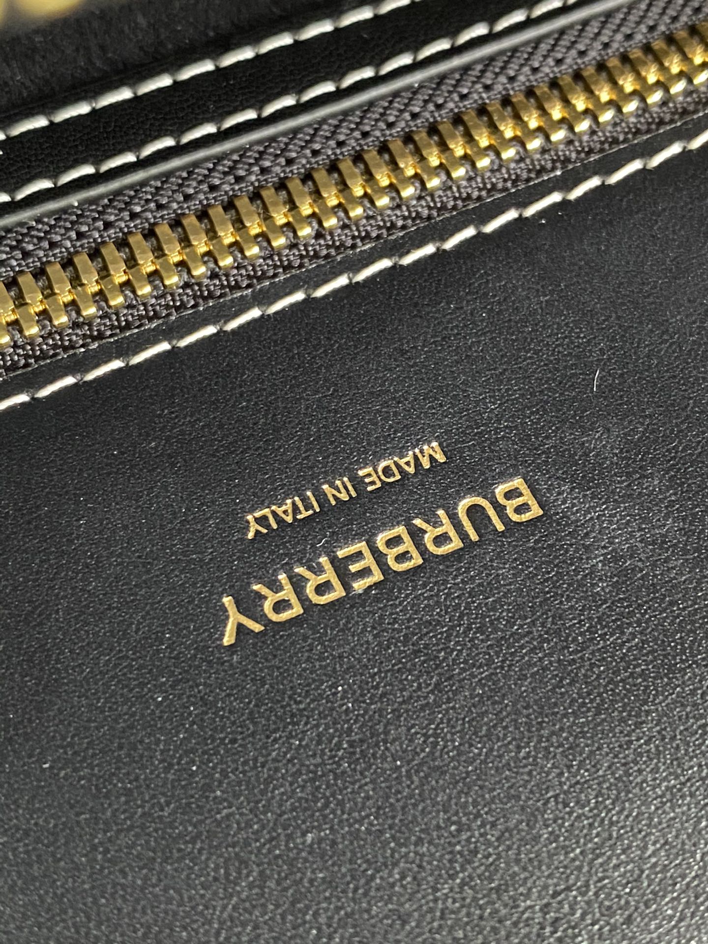 巴B家-鞣製粒紋皮革 Title - 泰爾勒手袋