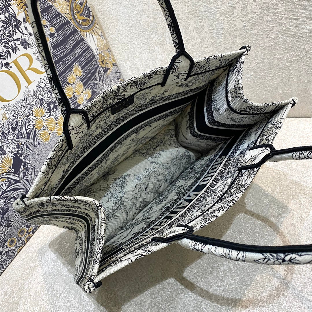 Dior Book Tote-小號36.5cm-黑白早春花卉