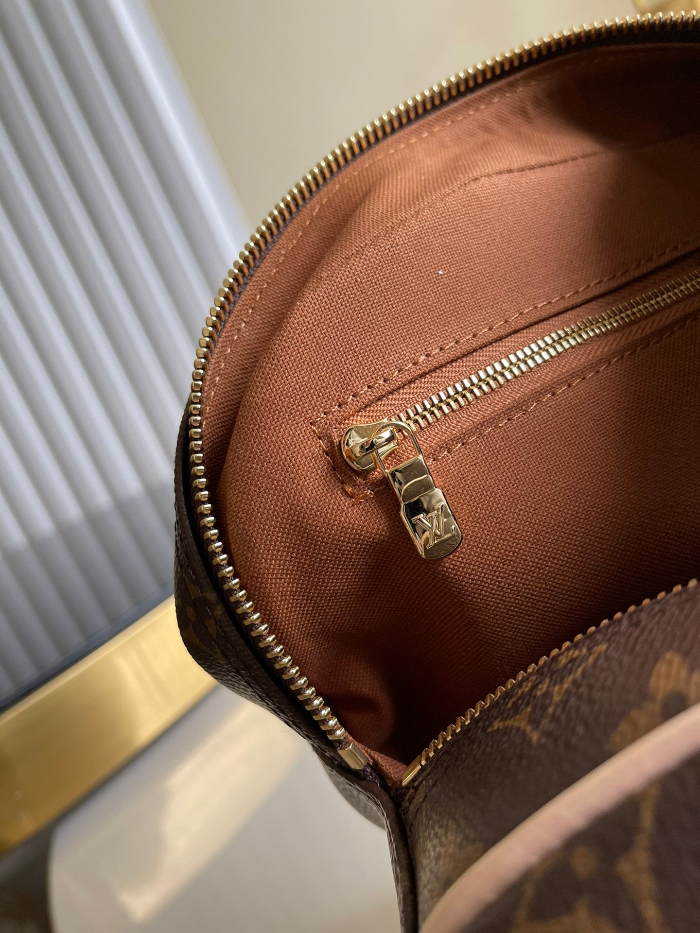 LV M47527 盥洗袋