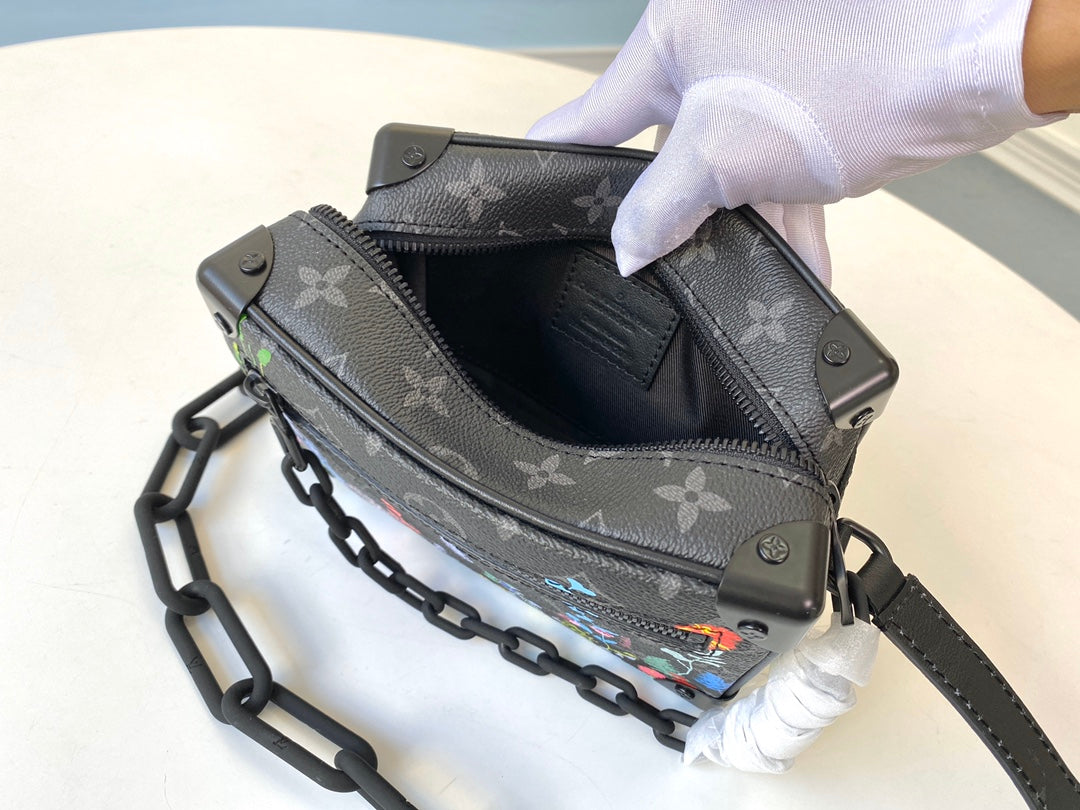 M44480 路L家-MINI SOFT TRUNK 手袋 郵差包
