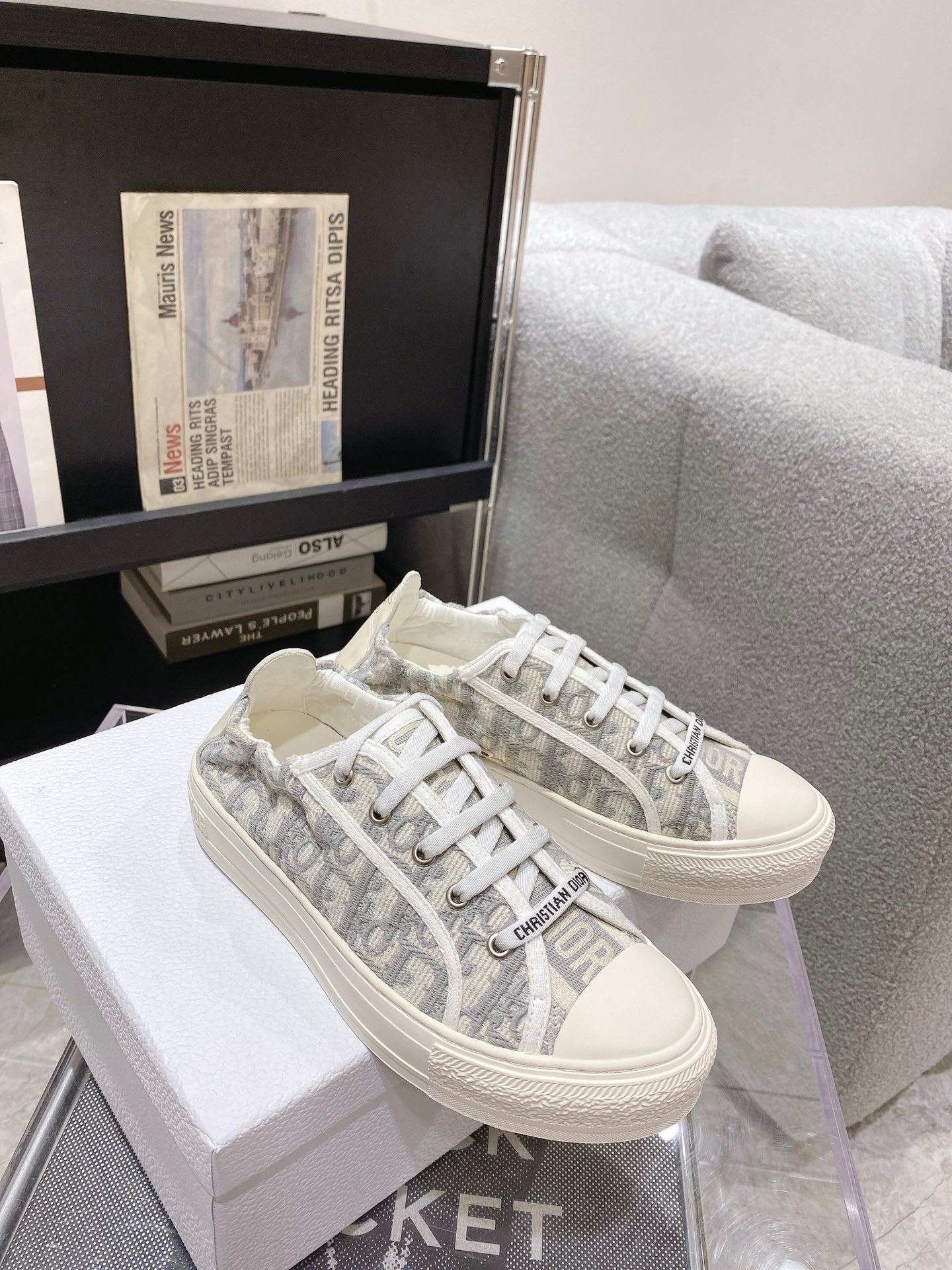 迪D家-帆布系列 平底休閒鞋 踩跟刺繡款
