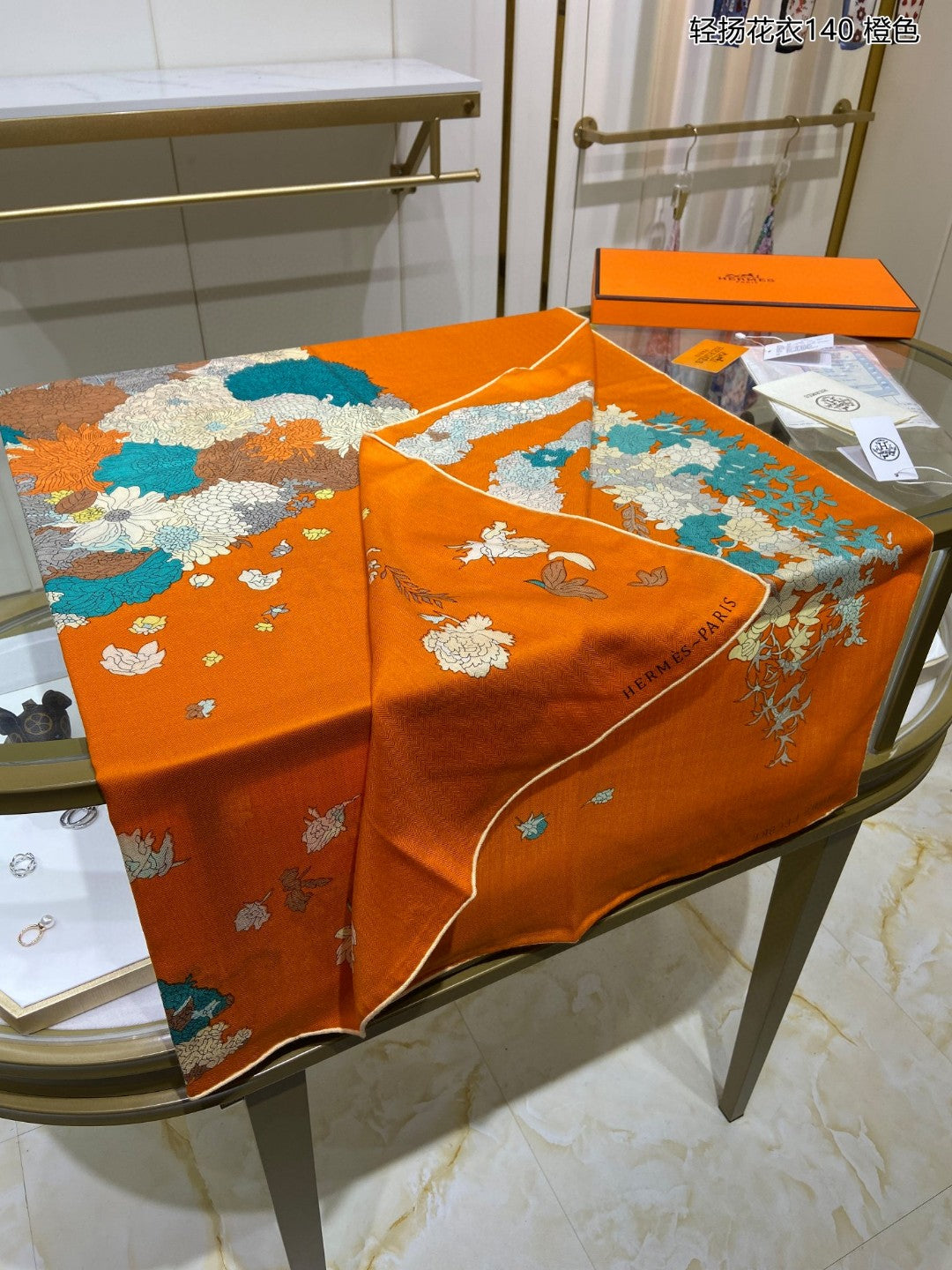 小愛款-輕揚花衣方形圍巾 140*140cm 70%羊絨+30%真絲