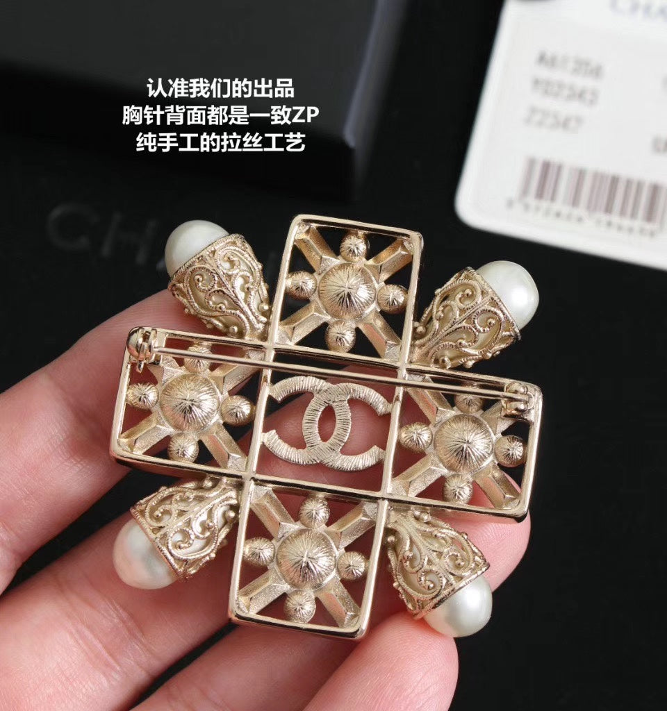 Chanel 胸針