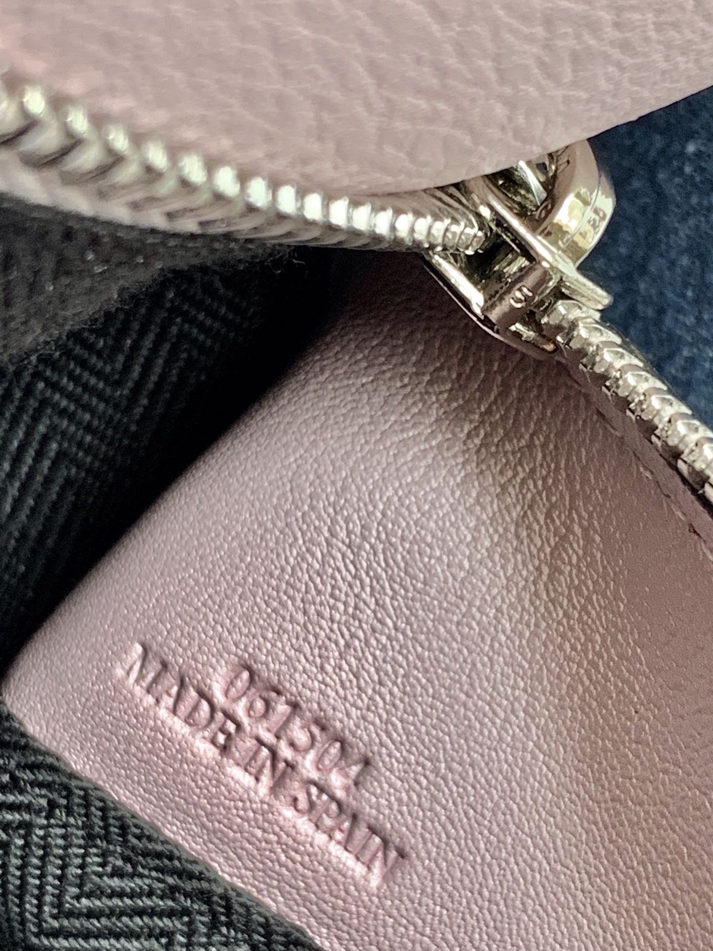 羅L威-2020年新款 Puzzle bag  小牛皮