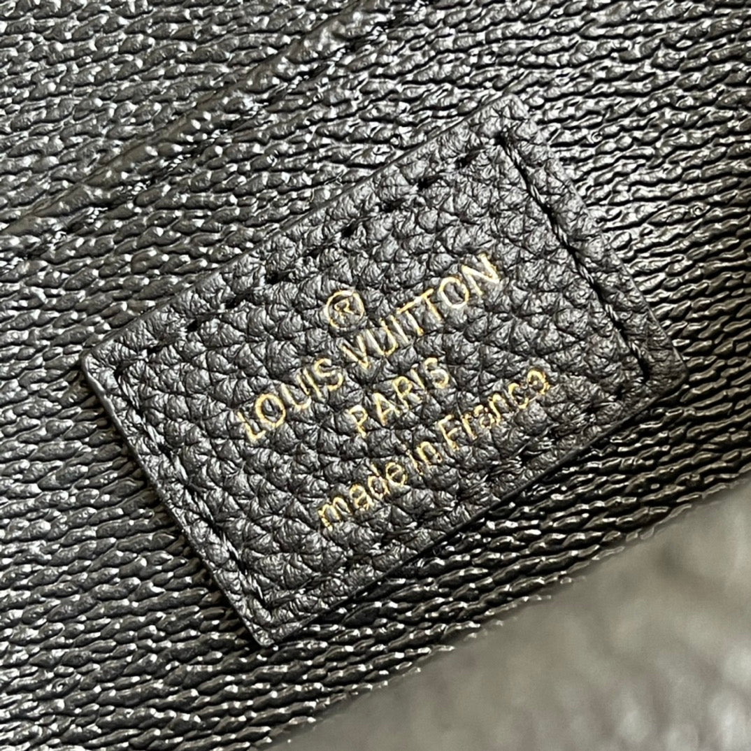 LV M47515 黑色全皮壓花化妝包