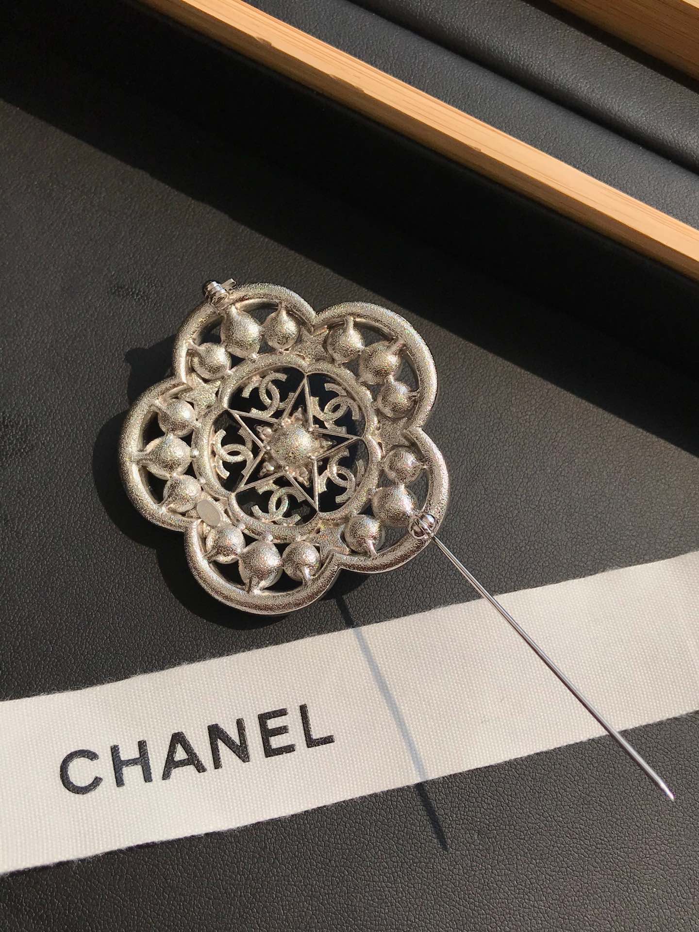 Chanel 胸針