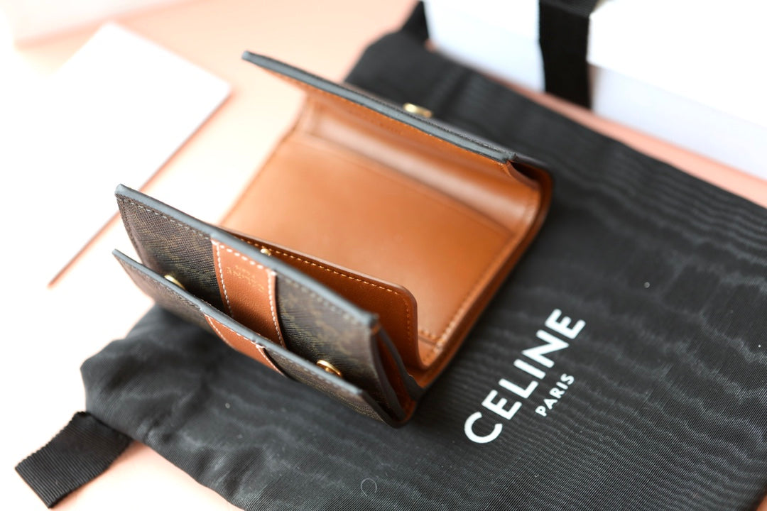 Celine TRIOMPHE CANVAS標誌印花和羊皮革折疊短款錢包