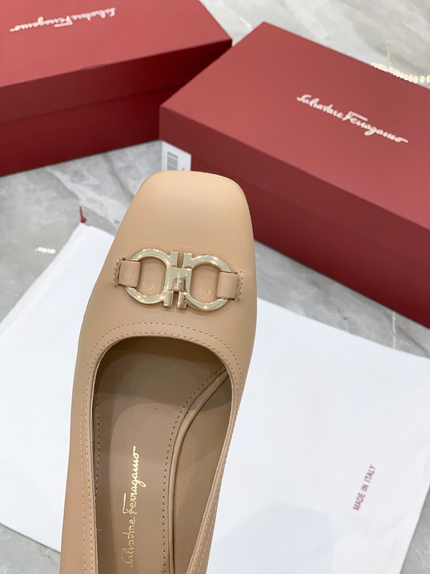 Salvatore Ferragamo鞋-菲拉格慕 馬蹄扣 小方頭 低跟鞋 奶茶色