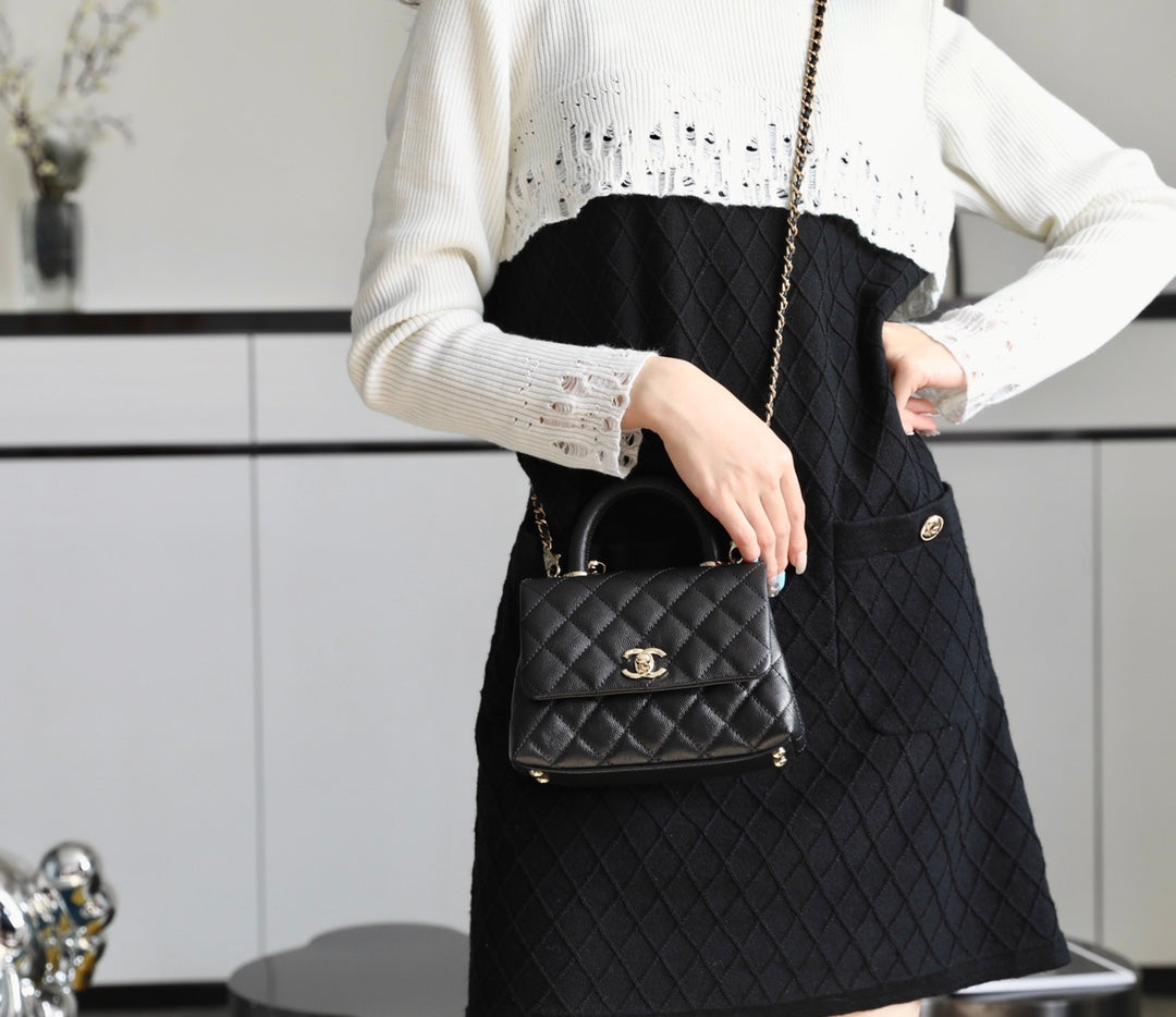 Chanel mini coco handle-黑色球紋牛皮-淡金扣