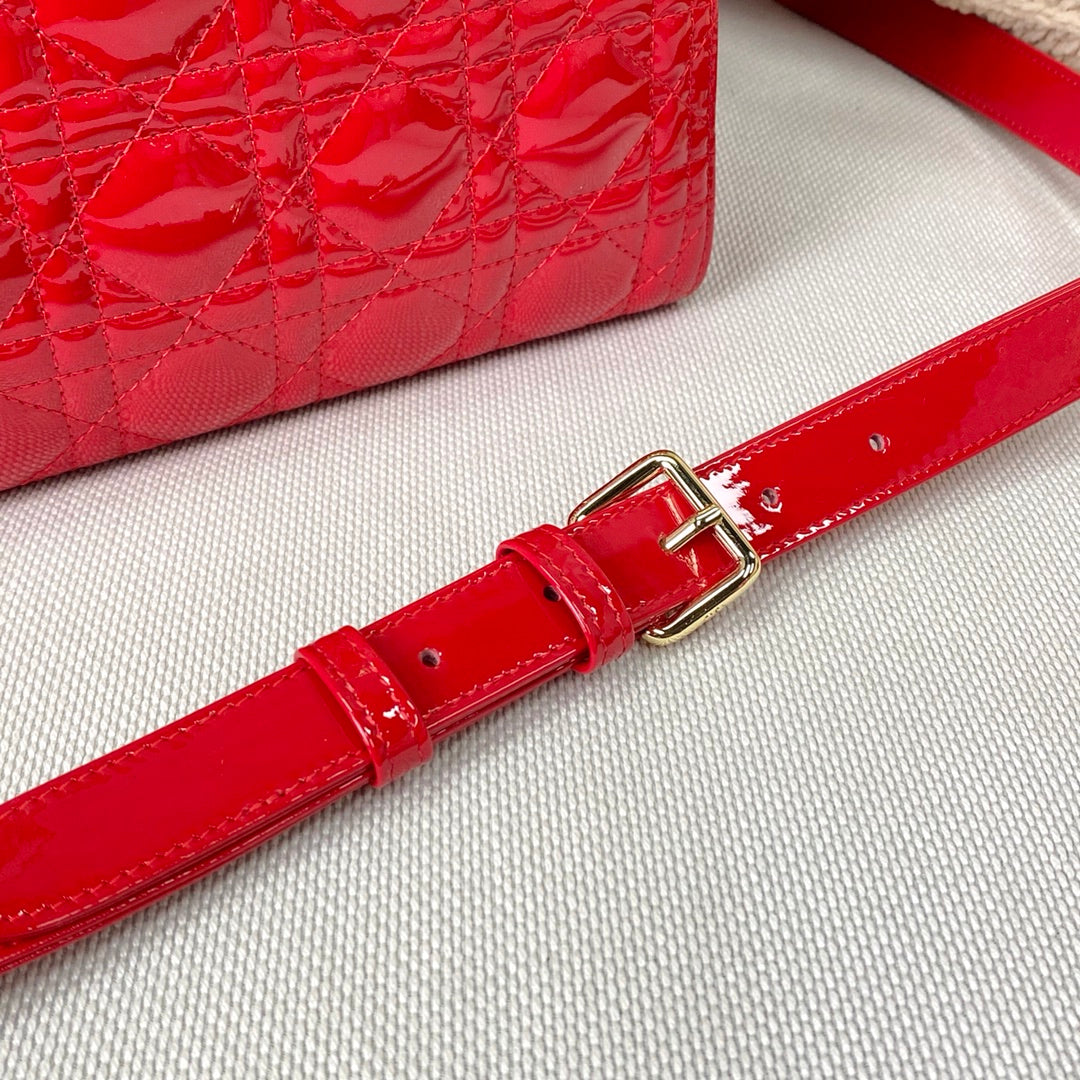 Dior Lady Dior 漆皮金扣-24cm-紅色