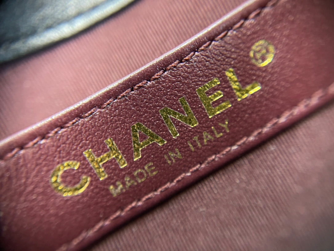Chanel 小號羊皮抽繩水桶包