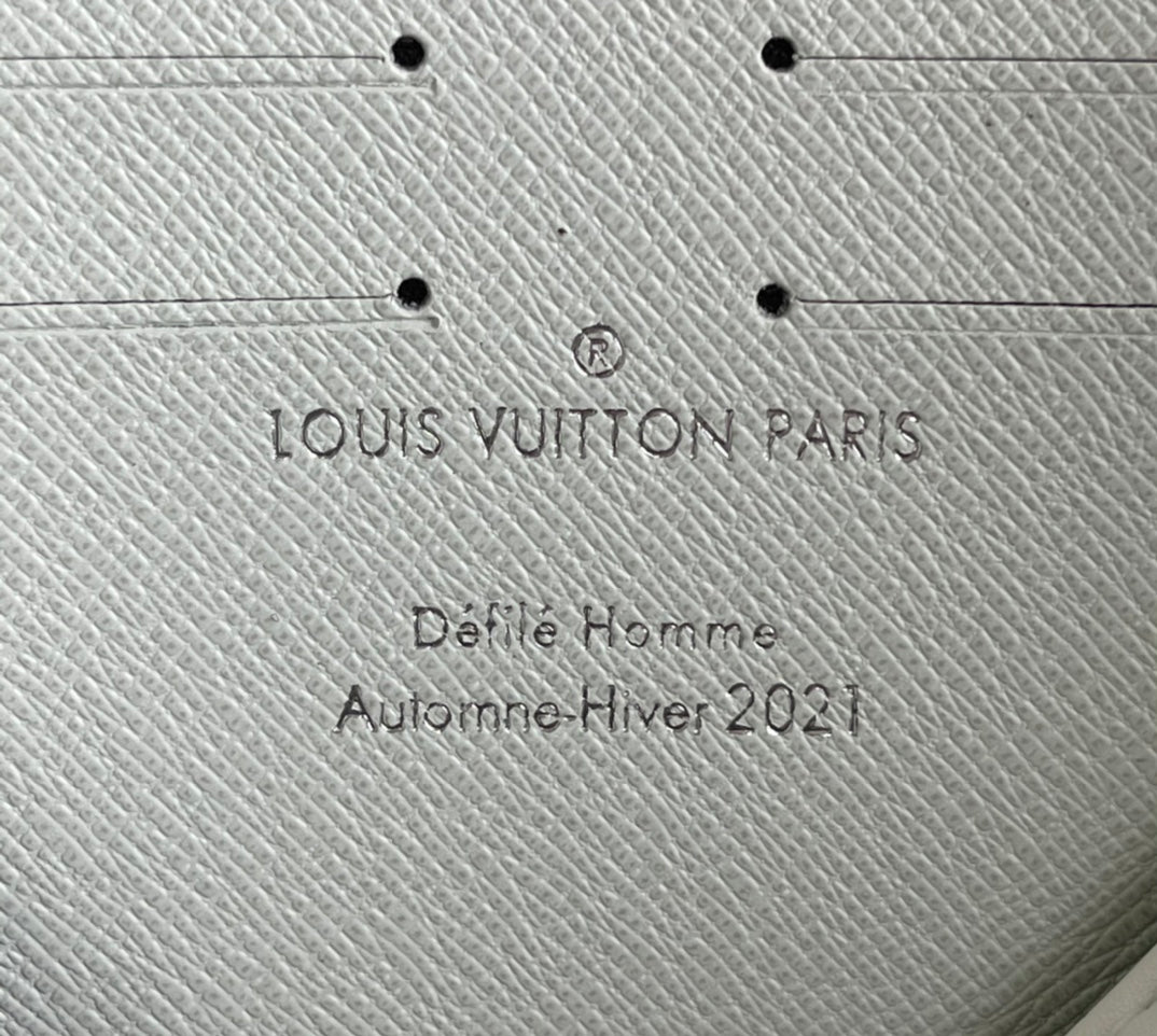LV M61692字母綠色 經典POCHETTE VOYAGE 中號手袋
