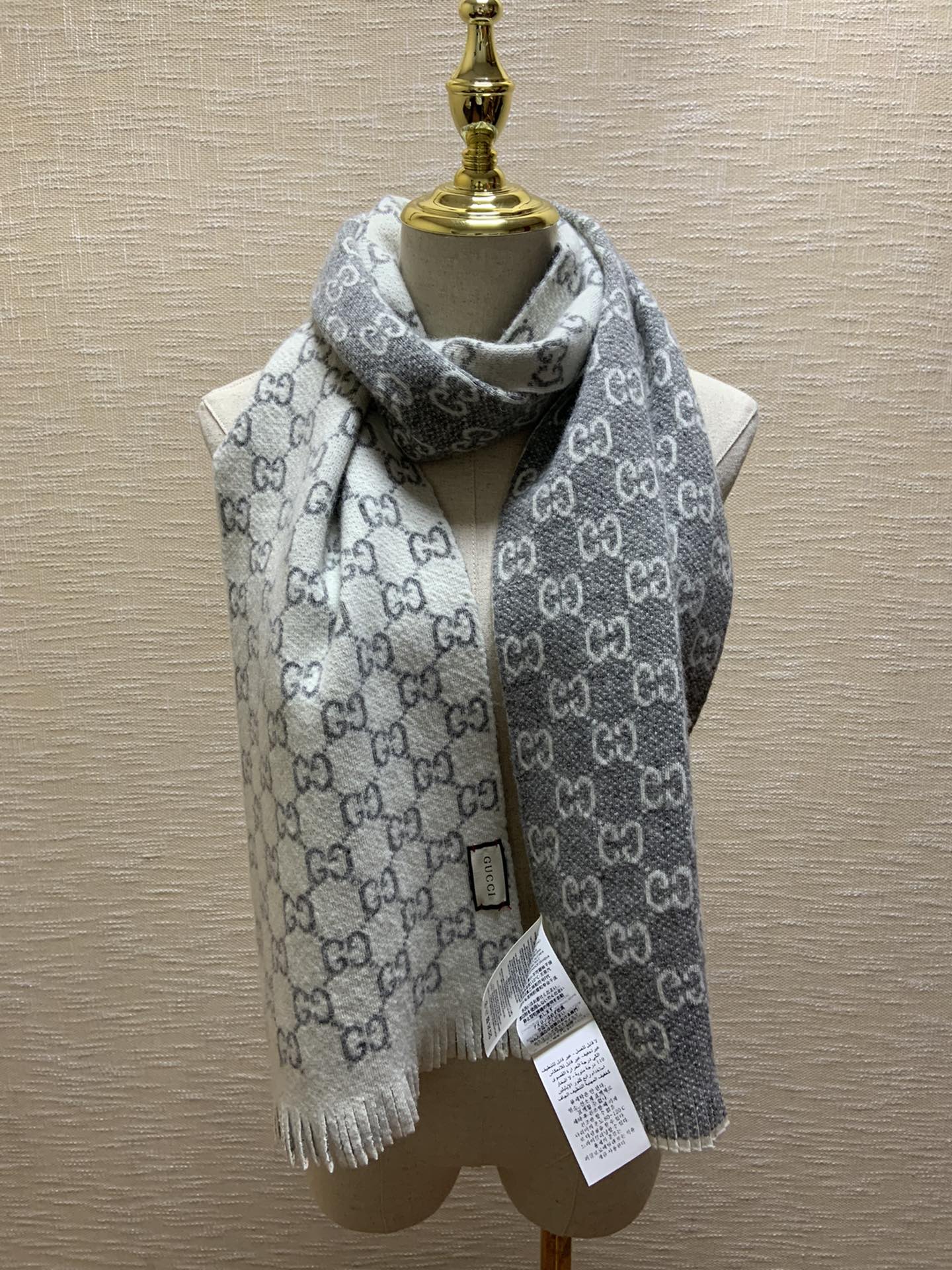 Gucci 雙面羔羊毛圍巾
