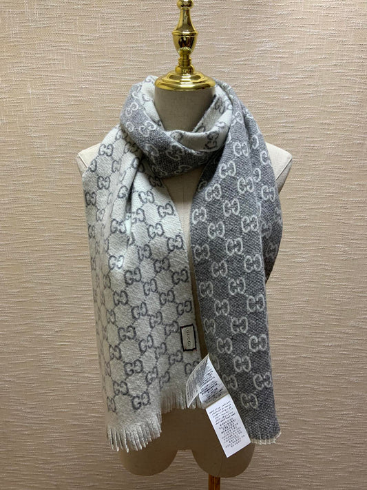 Gucci 雙面羔羊毛圍巾