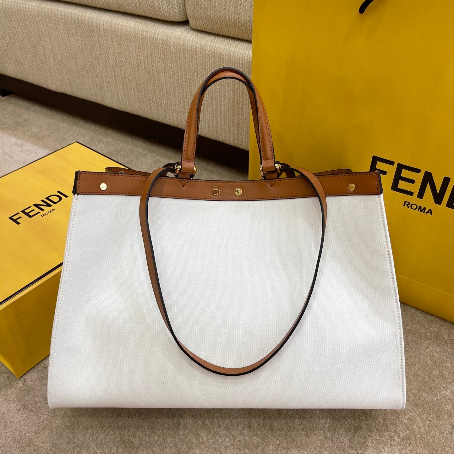 芬F家-PEEKABOO-TOTE-杏色皮革手提
