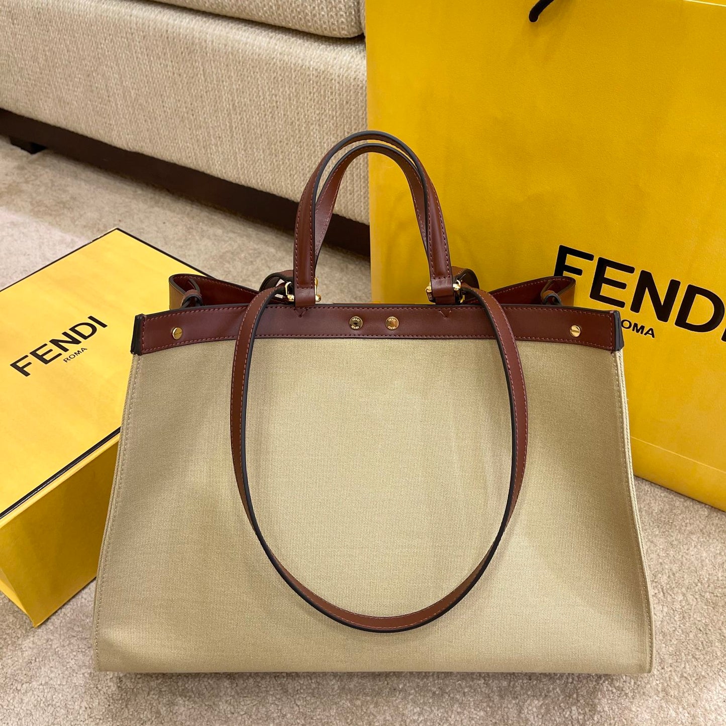 芬F家-PEEKABOO-TOTE-米黃色皮革手提