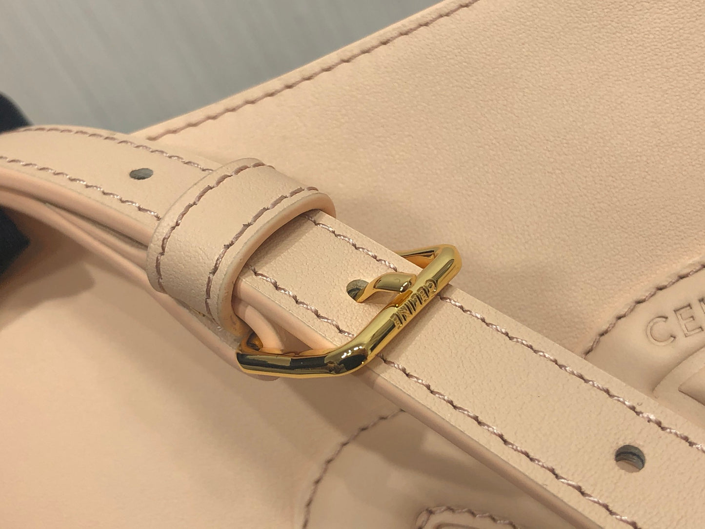 賽C家-2022s春夏新品 CUIR TRIOMPHE小號光滑牛皮水桶包