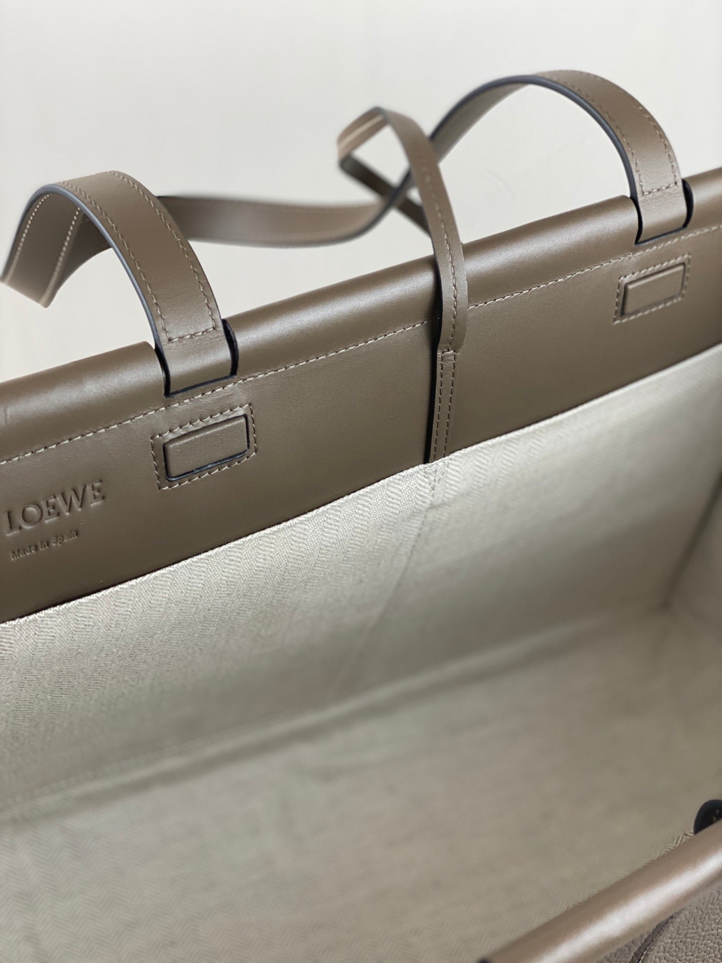 羅L威-Cushion tote 小牛皮 灰色