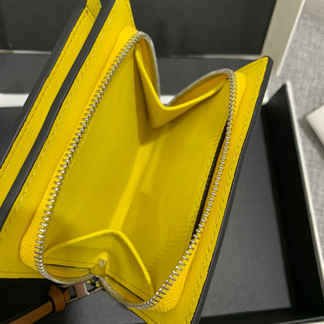 Loewe 限量特別款“龍貓”系列短夾