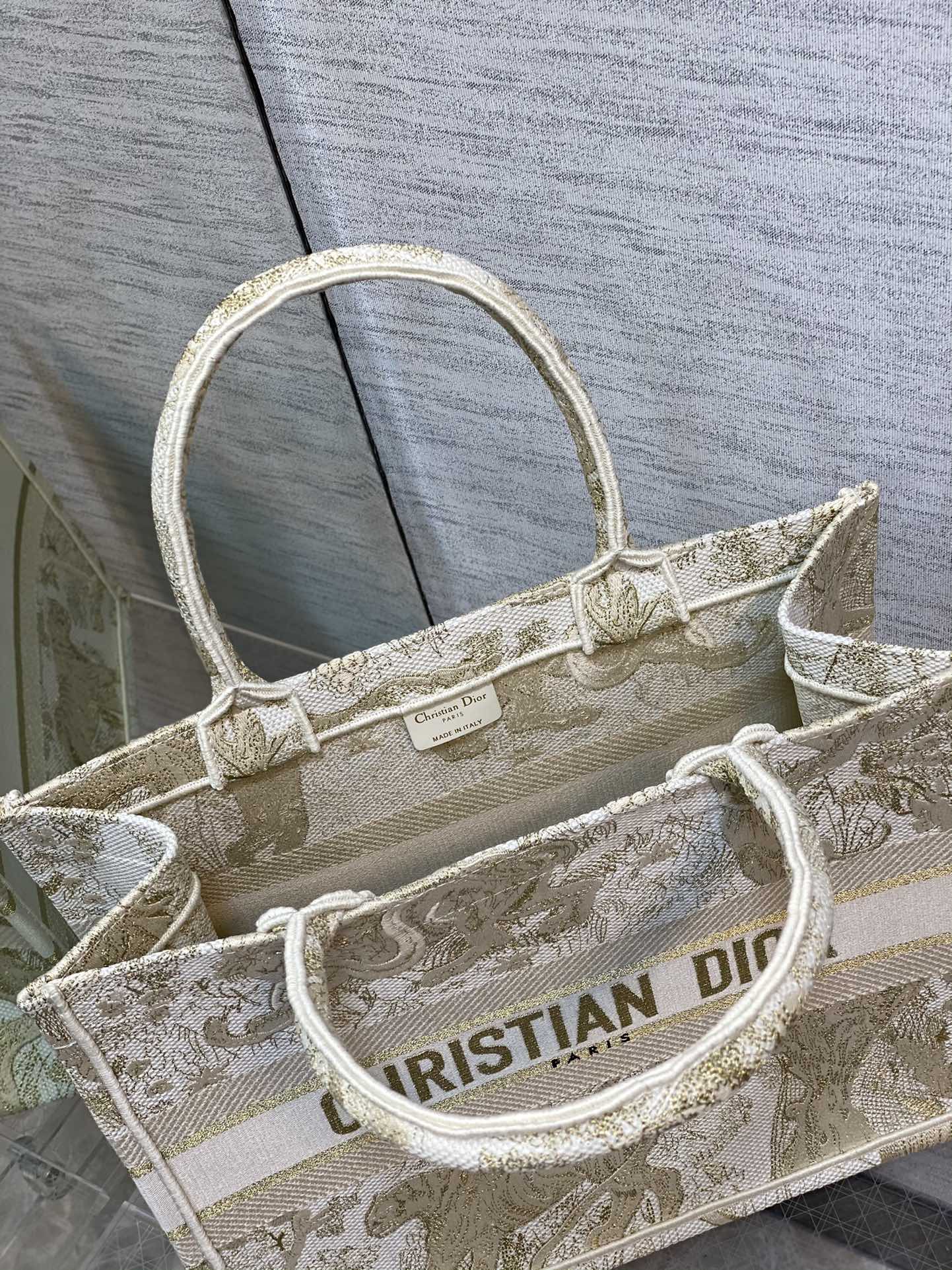 Dior Book Tote-小號36.5cm-金色老虎 聖誕限定