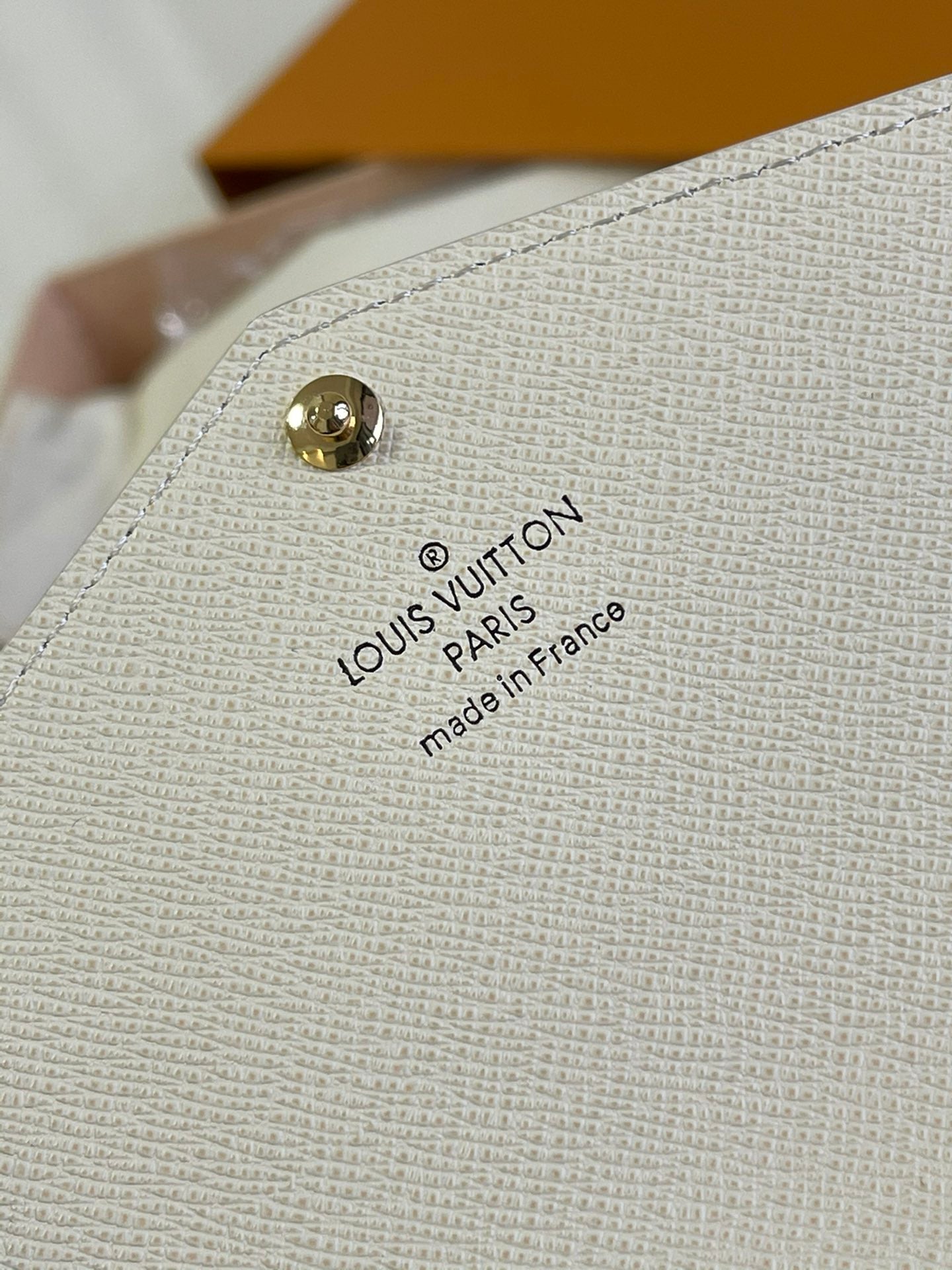 LV M60114 信封式長夾-白格
