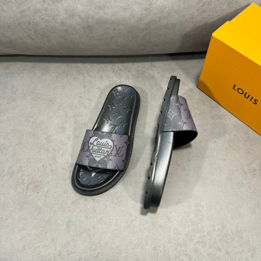 Lou-2022春夏新款 愛心圖拖鞋