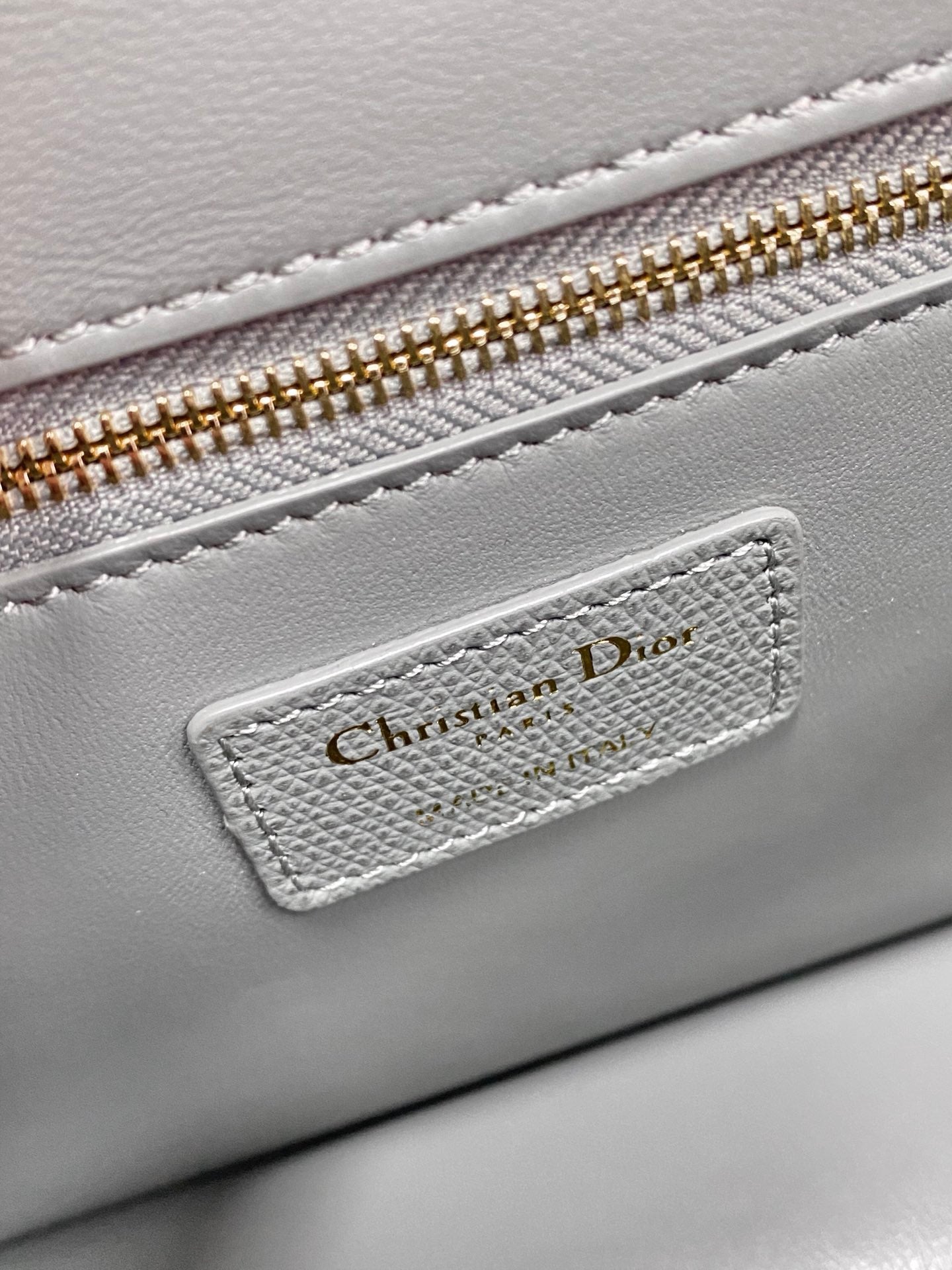 Dior 蒙田 30 Montaigne系列-24cm-金扣-牛皮手掌紋-石灰色