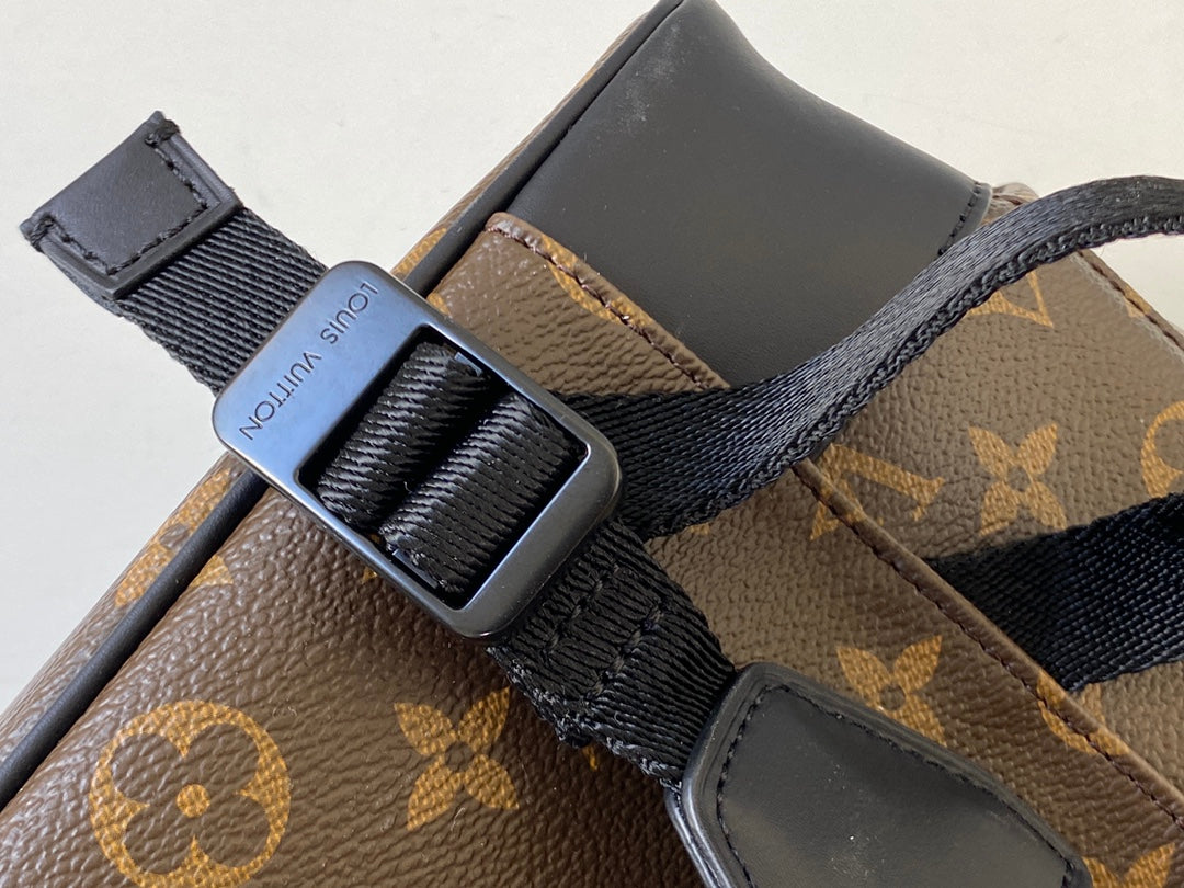 LV M43735 Christopher 小號雙肩包