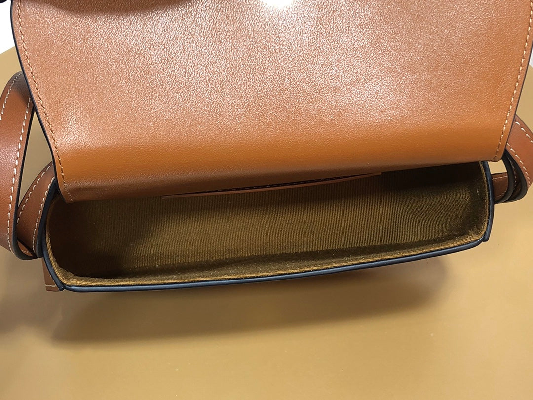 賽C家-Mini Tabou Clutch 鎖頭飾腋下包 棕色 平紋牛皮革