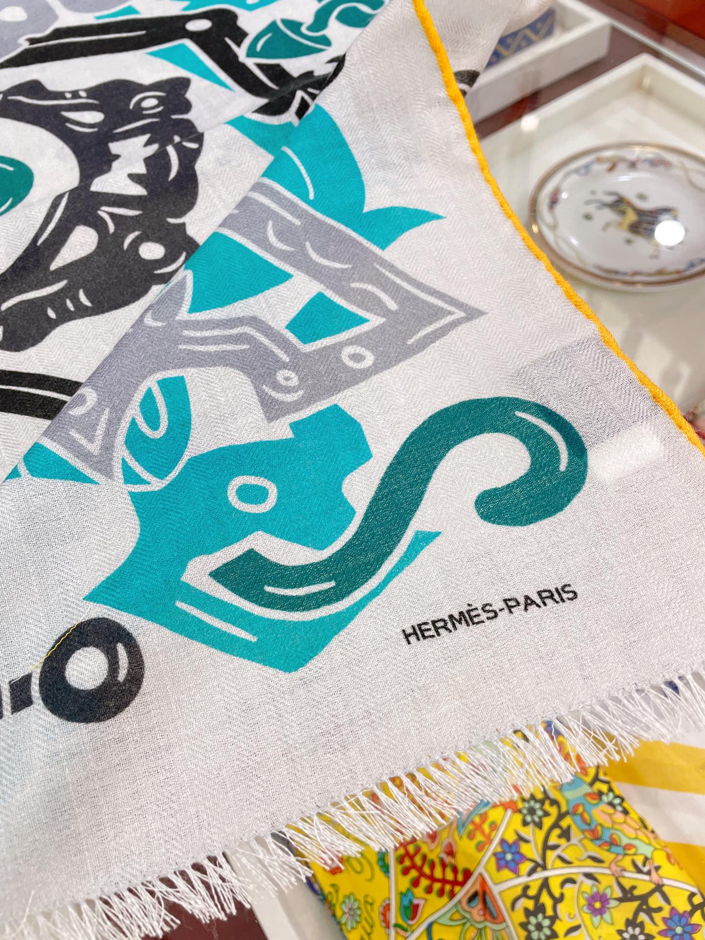 小愛款-線條圍巾 180*63cm 70%羊絨+30%真絲