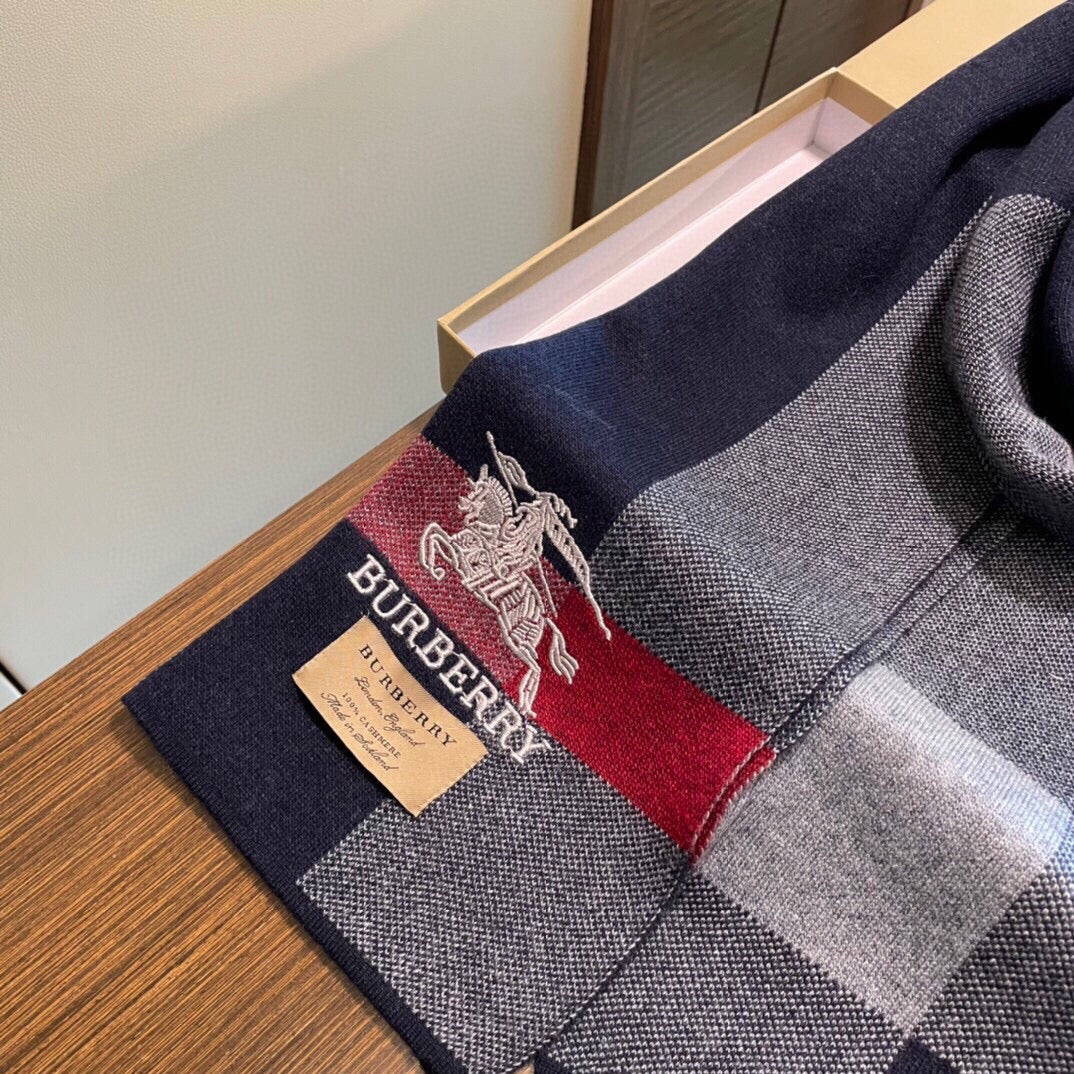 Burberry 英倫格子戰馬繡標圍巾
