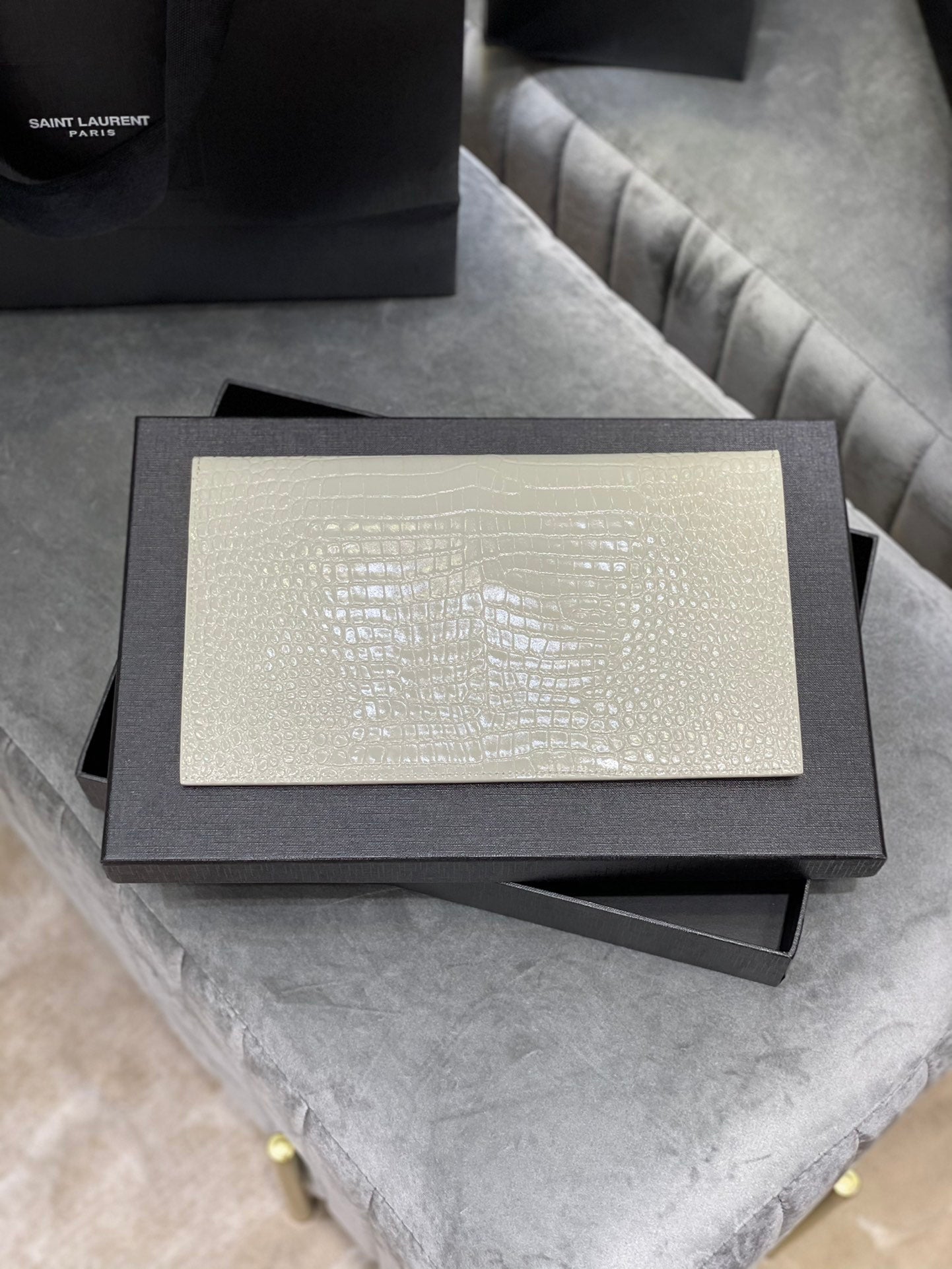 YSL ptown_新品手拿包-白鱷魚紋金扣