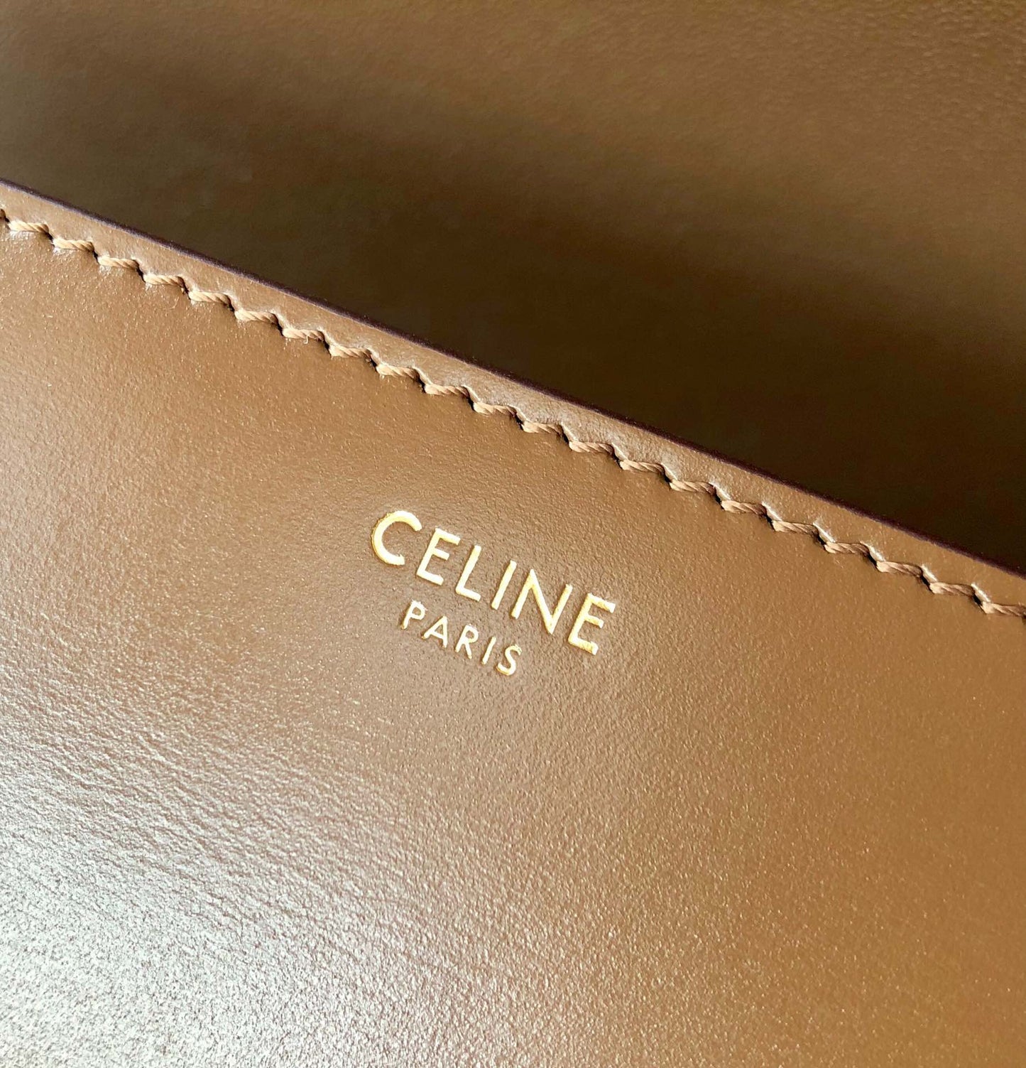Celine TRIOMPHE 中號小牛皮-咖啡色