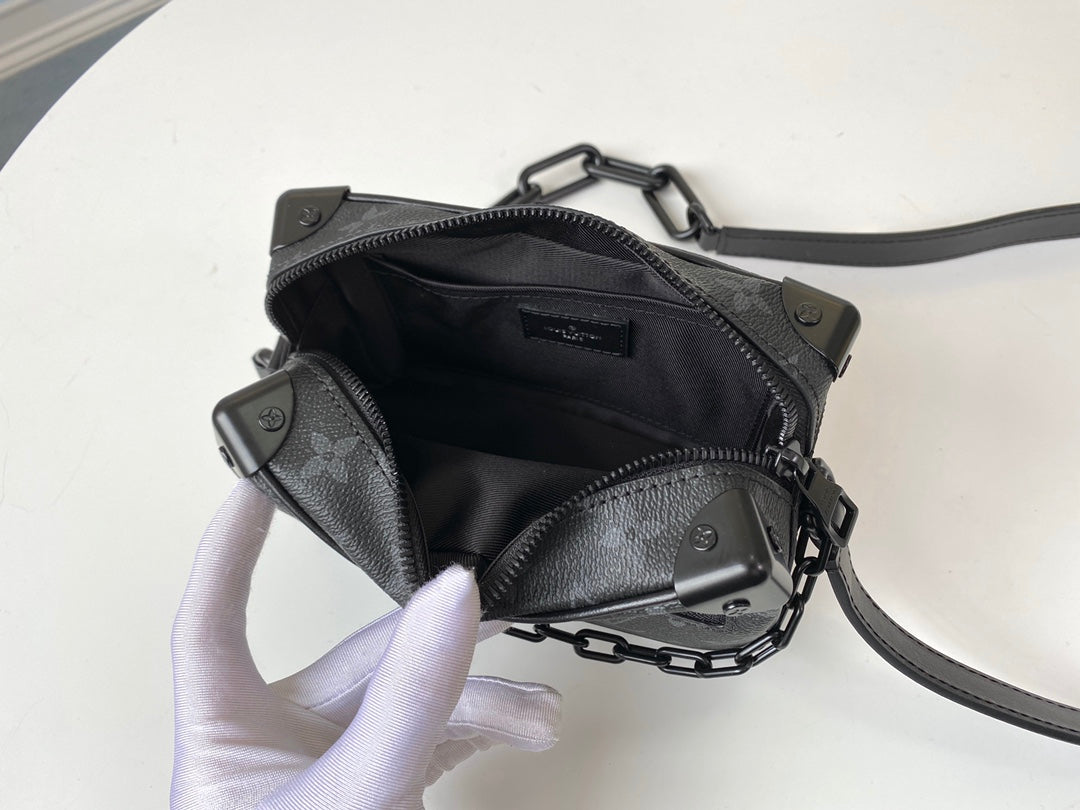 M44735 路L家-2019 春夏 Mini Soft Trunk 手袋