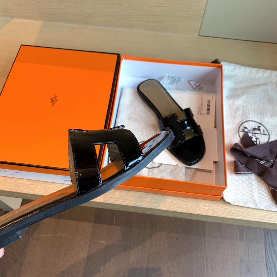 小愛款-經典H拖鞋 漆皮黑色