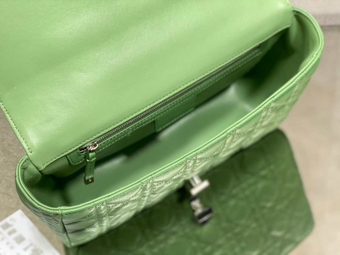 Dior Caro 大號28cm-綠色銀扣小牛皮