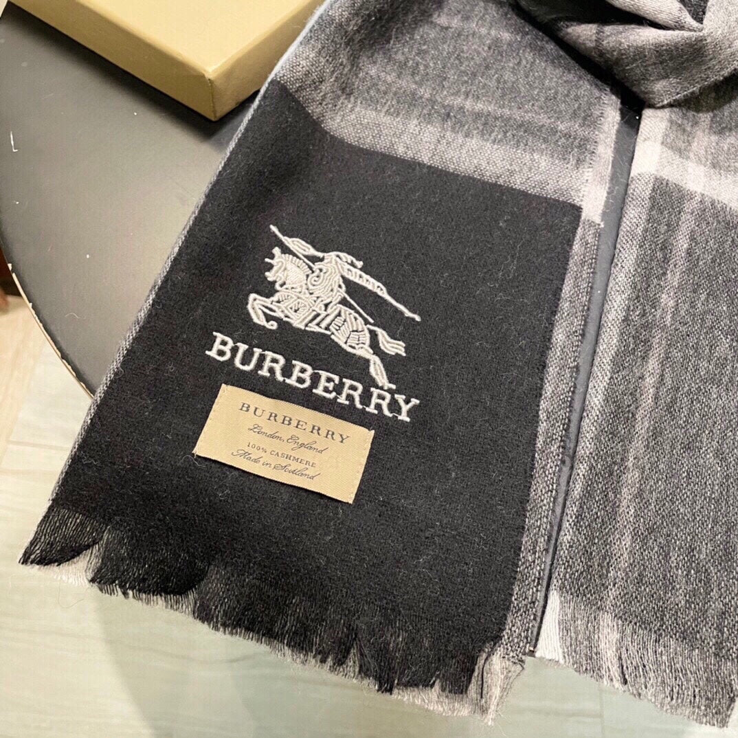 Burberry 平紋細紗鑲嵌立體紗線圍巾