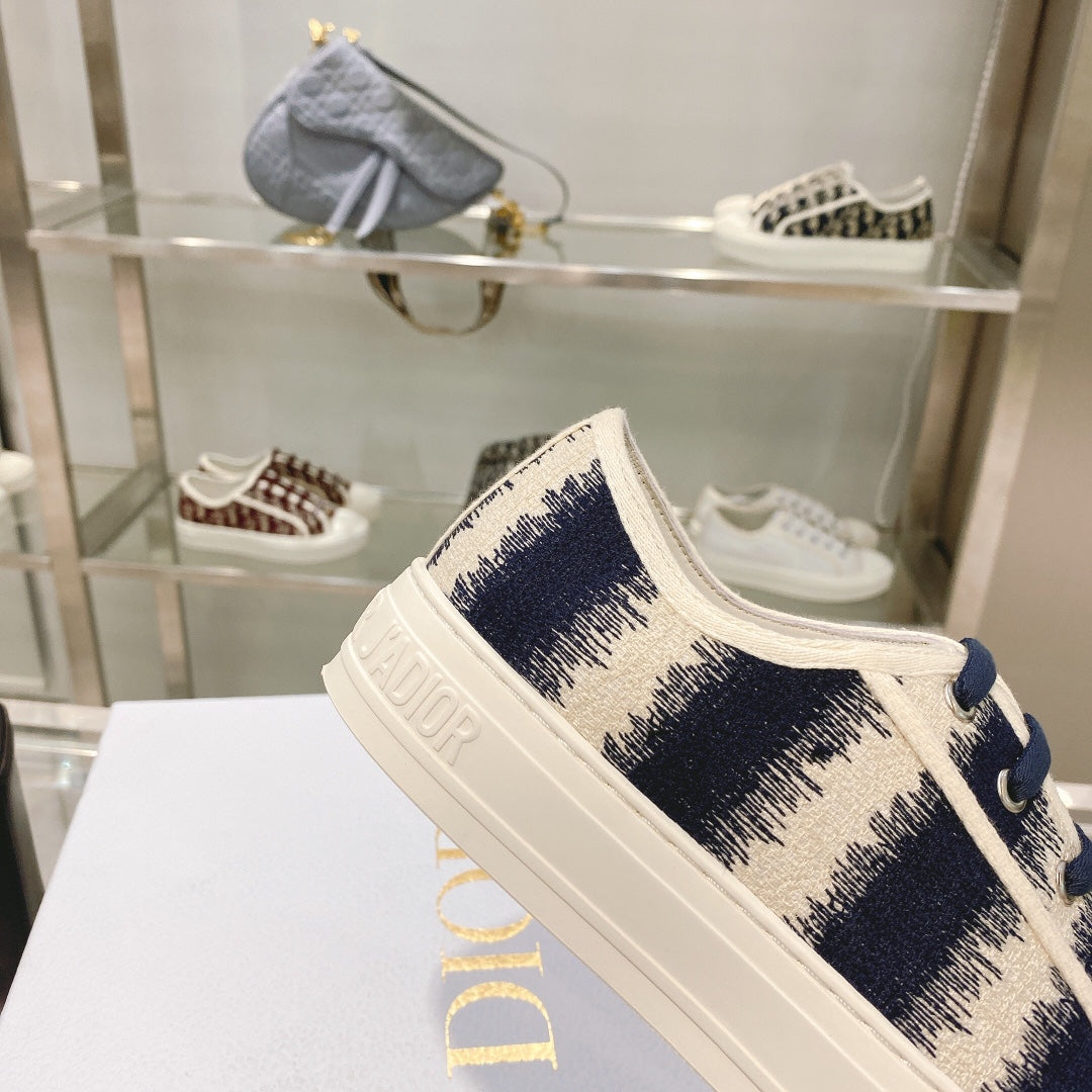 迪D家-刺繡帆布鞋（藍）