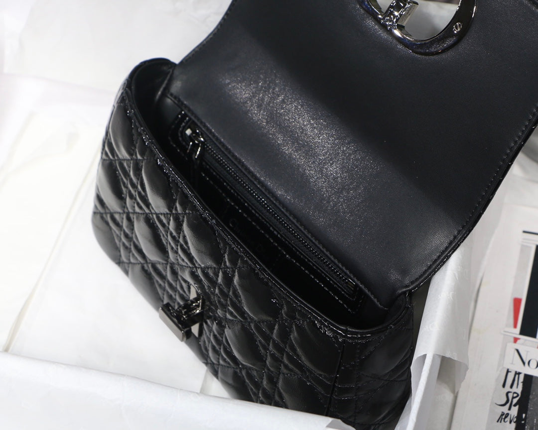 Dior Caro 褶皺漆皮系列 小號20cm-黑色