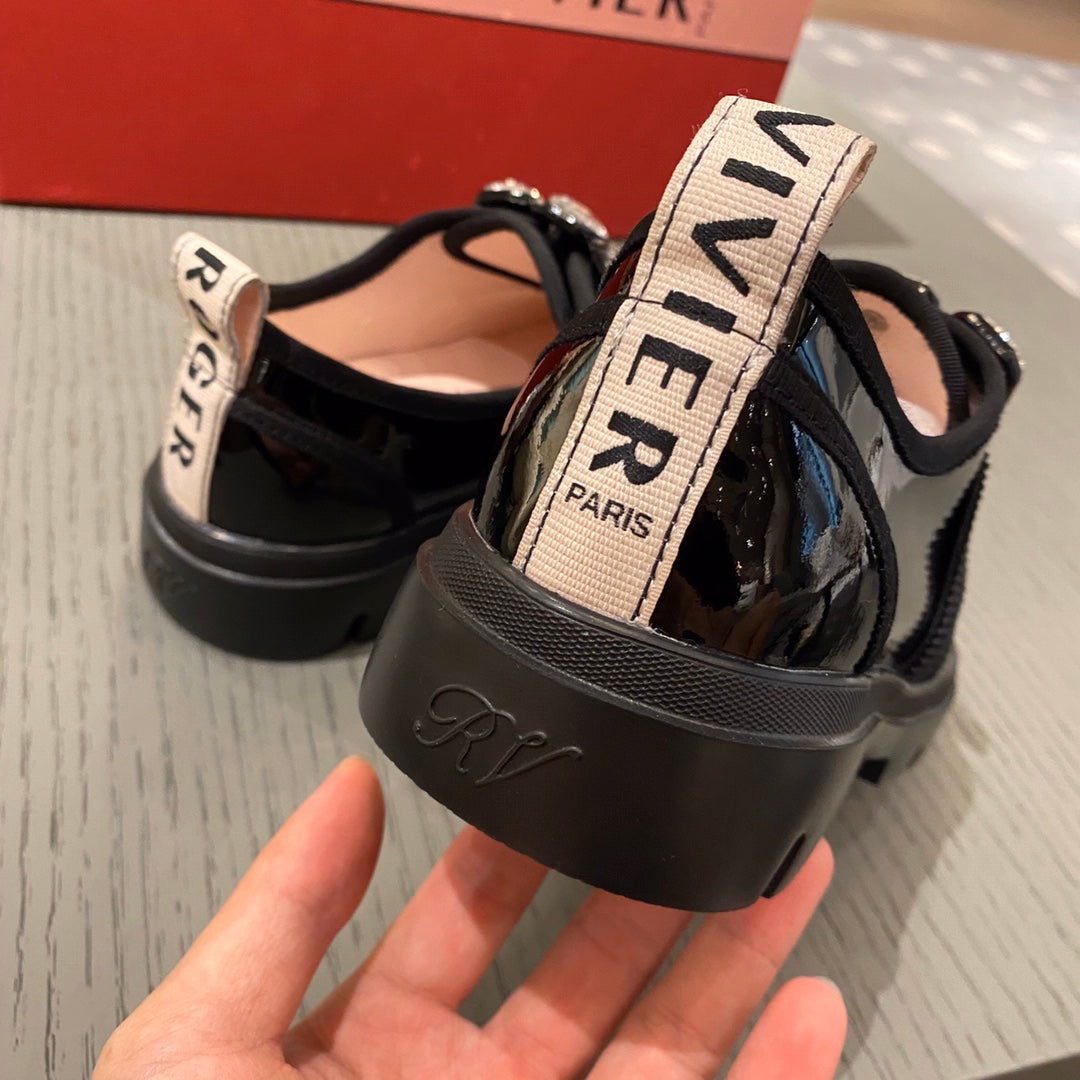 帶扣漆皮樂福鞋