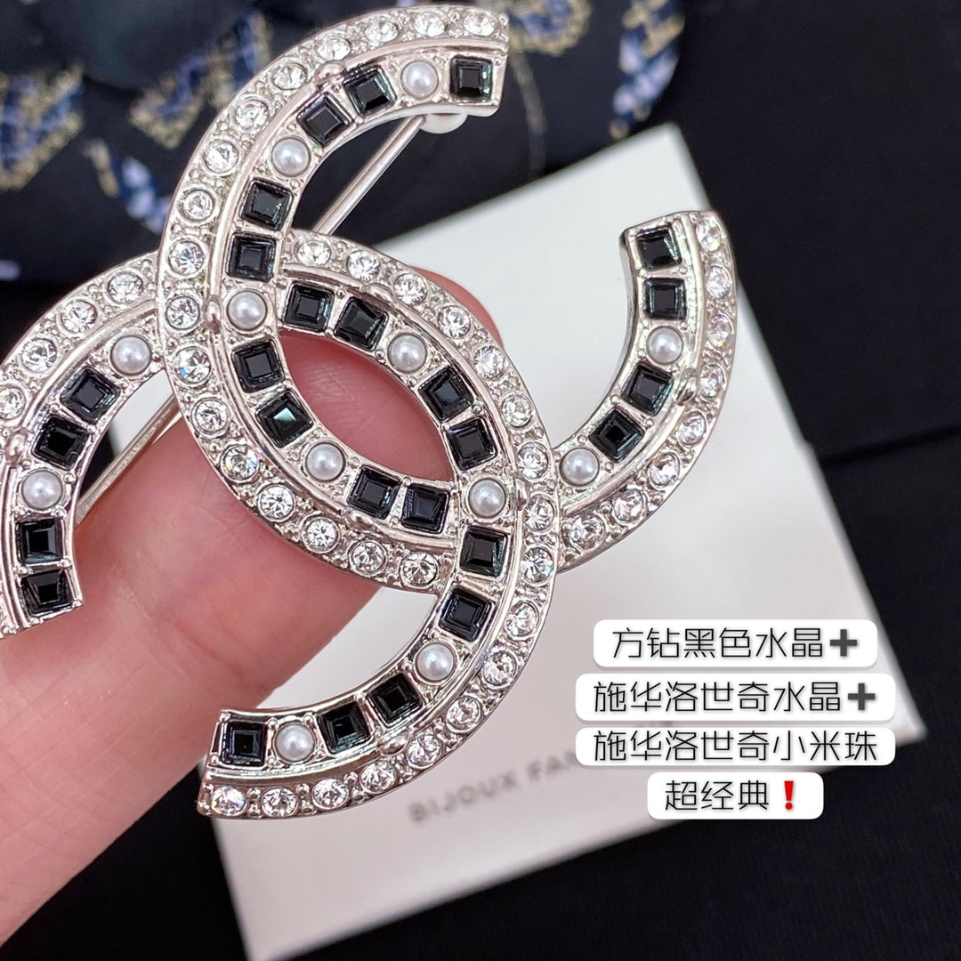 Chanel 胸針