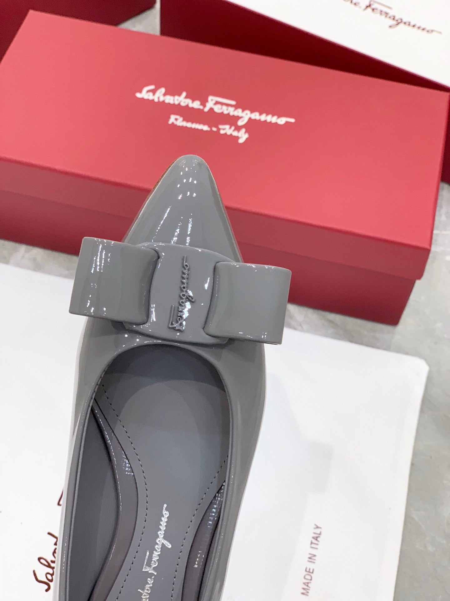Salvatore Ferragamo鞋-菲拉格慕 Viva低跟尖頭 平底鞋 漆皮灰