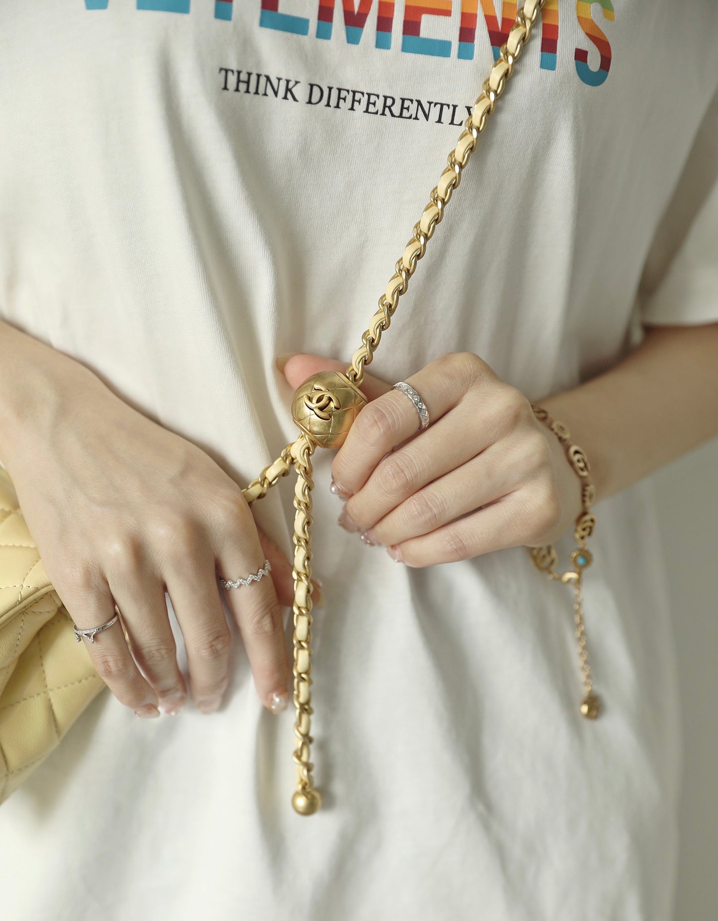 Chanel 金球方胖子口蓋包-小雞黃