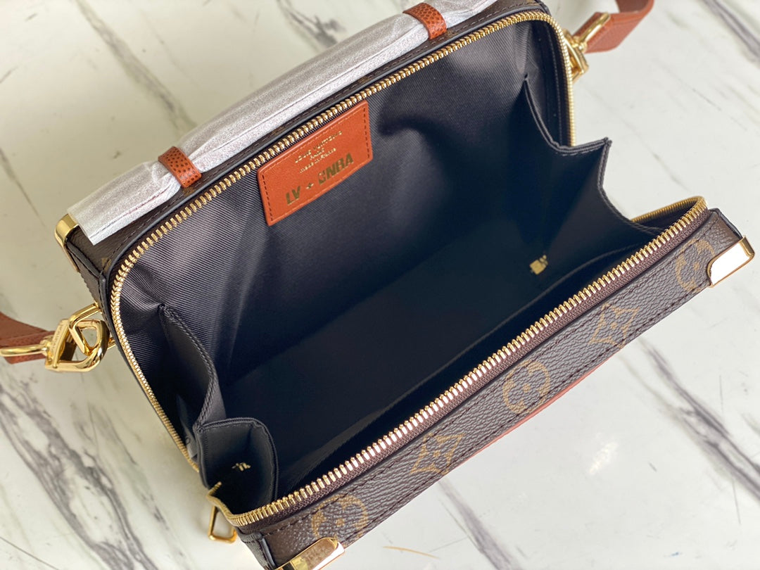 M45785 路L家-Handle Trunk手袋 NBA聯名